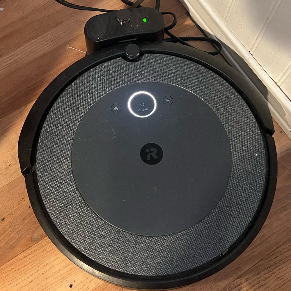 Roomba vacuum i5